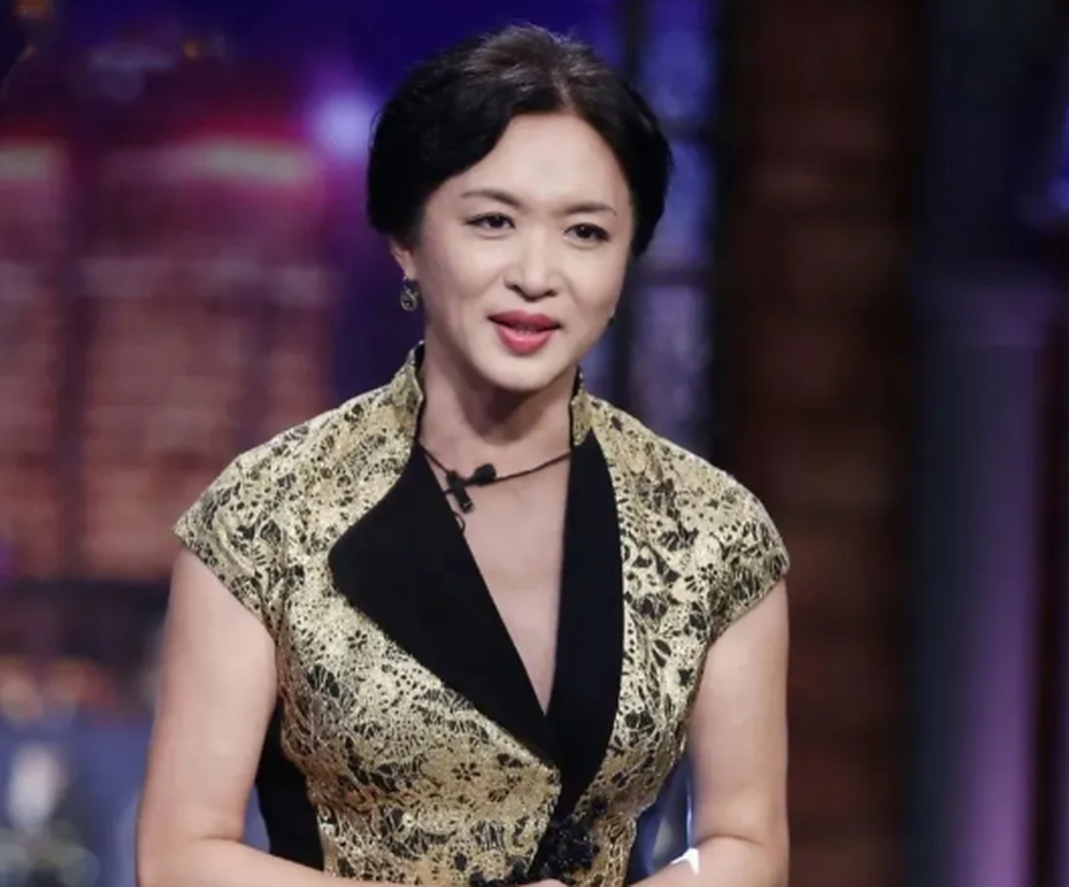 比如,最近金星老师就在网上冲浪,无意间看到一个讨论周迅和章子怡的