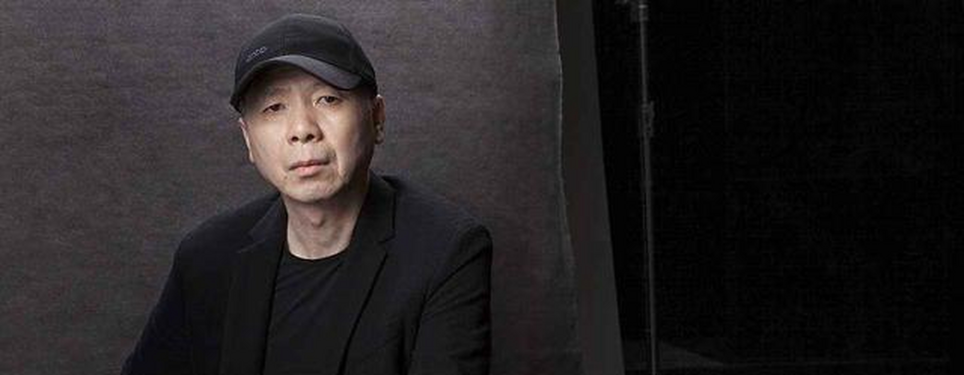 冯小刚属于第五代导演,指的是八十年代从北京电影学院毕业的年轻导演.