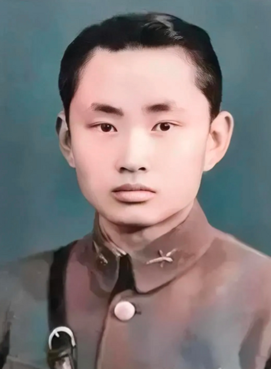 林恒是林徽因的同父异母的弟弟,比林徽因小12岁,清华大学的高材生.