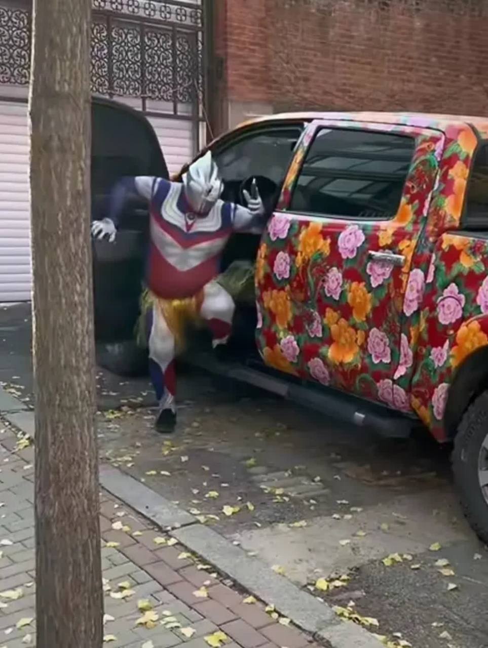 奥特曼什么时候学会开车[左捂脸][微笑]