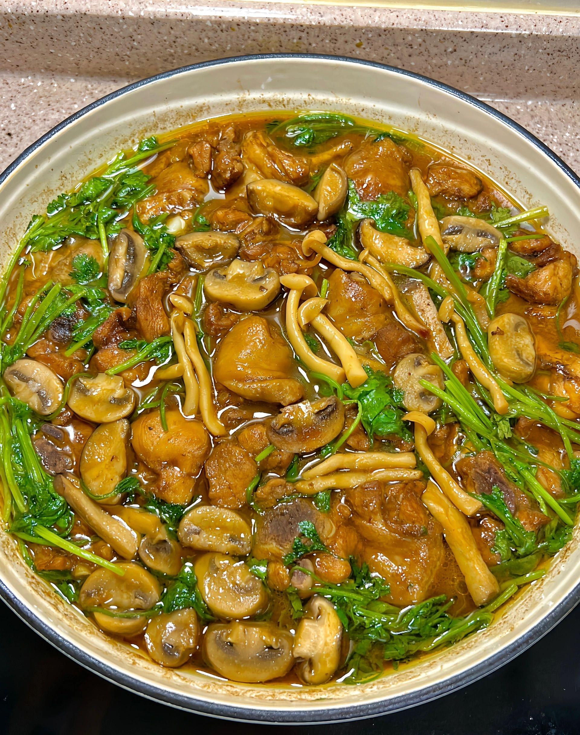 谁吃谁爱,一吃一个不吱声 菌菇我真的无敌爱,第一次尝试着菌菇和鸡肉