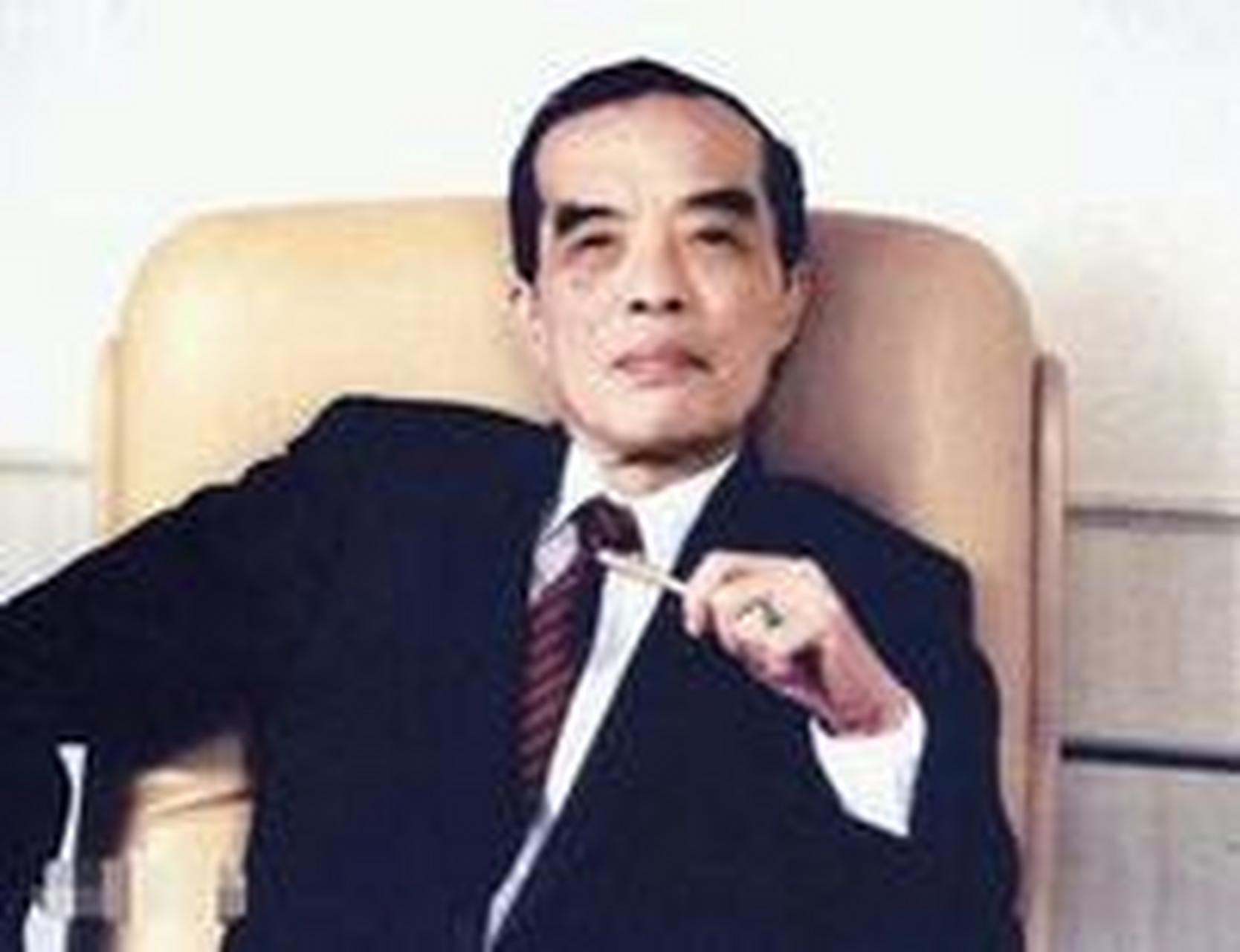 自从香港针织大王罗定邦去世后,罗氏家族仿佛被下了"降头",每个豪门