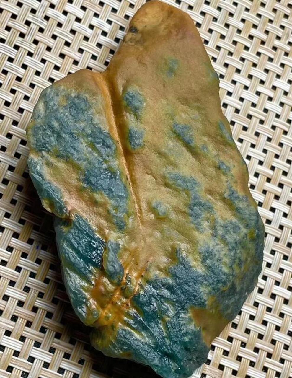 点击头像看直播# 大马坎水石 290克 整个已脱沙,油性十足,玻璃种炭照