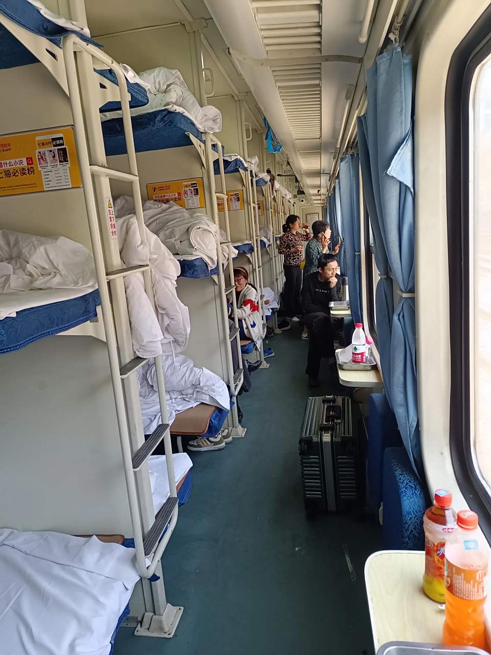 还是坐普速火车好 前天下午六点多,从昆明乘坐k138次旅客列车,卧铺