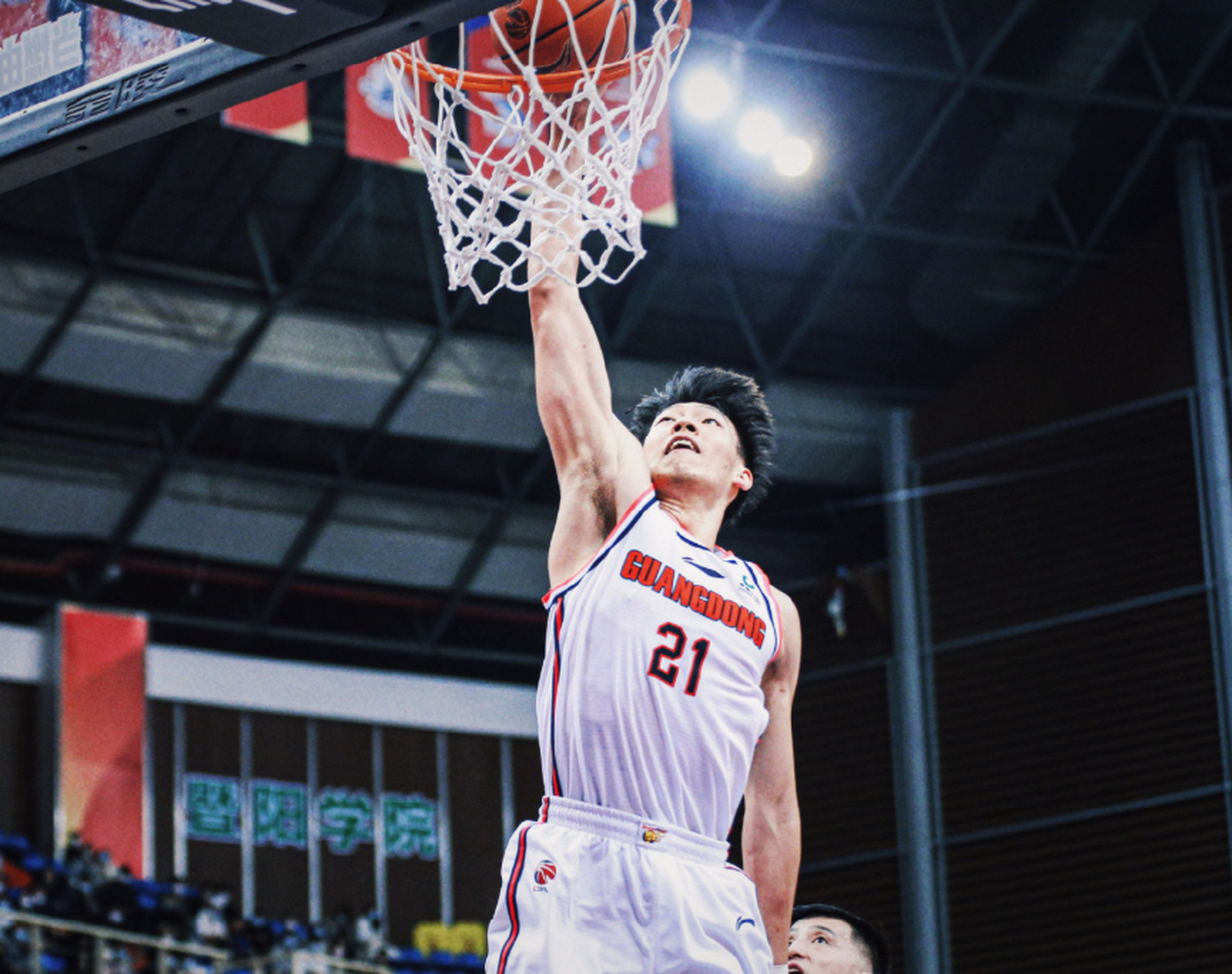 一巴掌没白挨,张昊21分破个人得分新高!