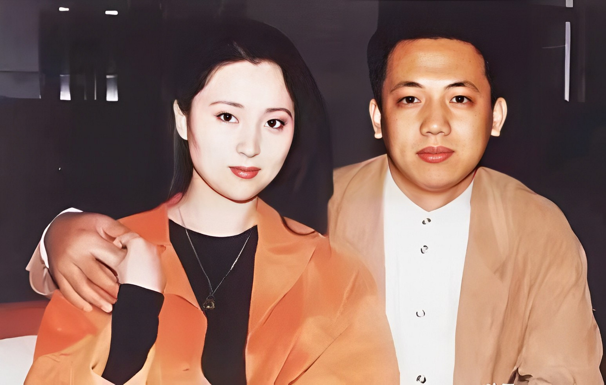 这张图片是陈晓旭与其第二任丈夫郝彤的合影.