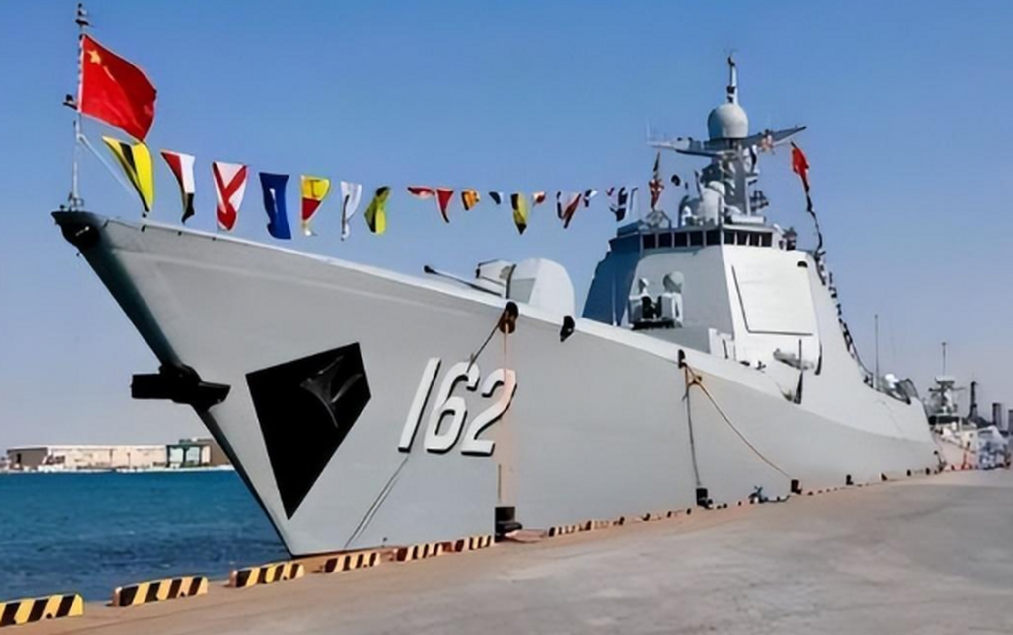 052dl舰参加中东军演,展现强悍性能,成防空作战科目指挥舰? 由中国,俄