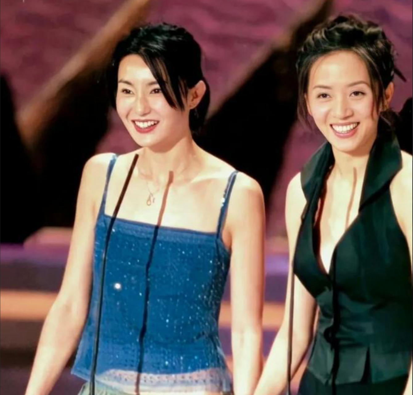1999年,金像奖颁奖典礼上的张曼玉和梅艳芳!