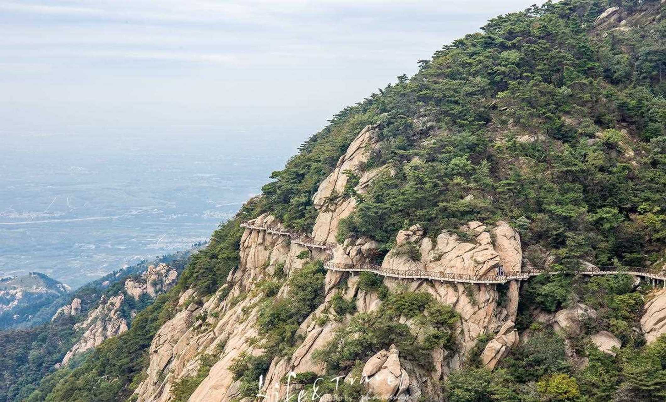 龟蒙山玻璃桥图片