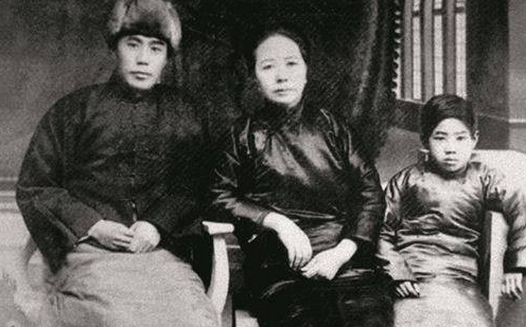 "十三太保"指的是西北军爱国将领冯玉祥的十三个重量级人物,分别是