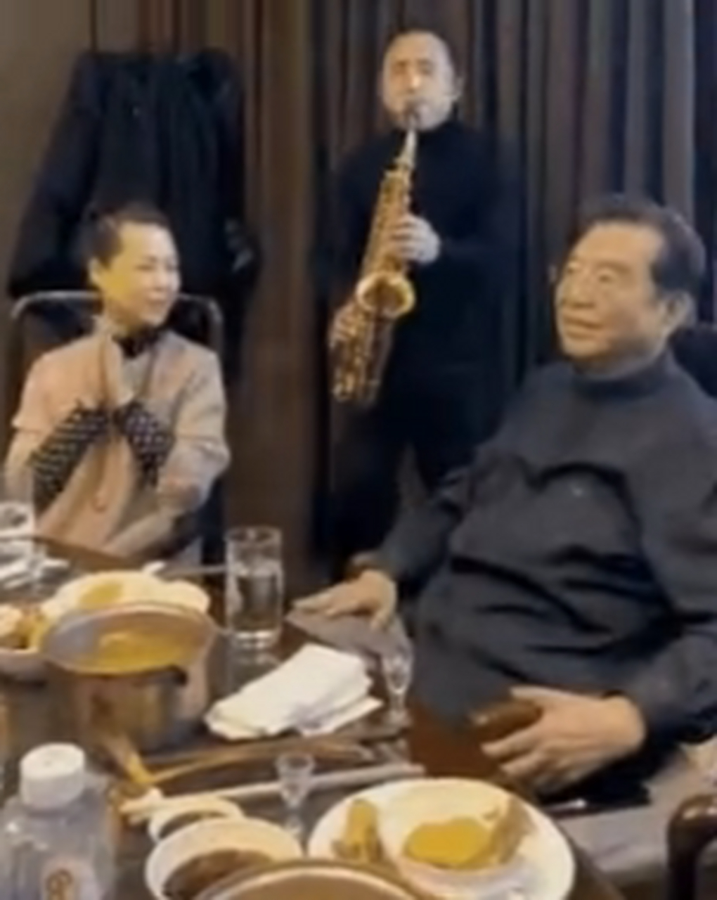 "李天一"冲上热搜,现在已经更名为李冠丰……  近日,网上曝光李双江和