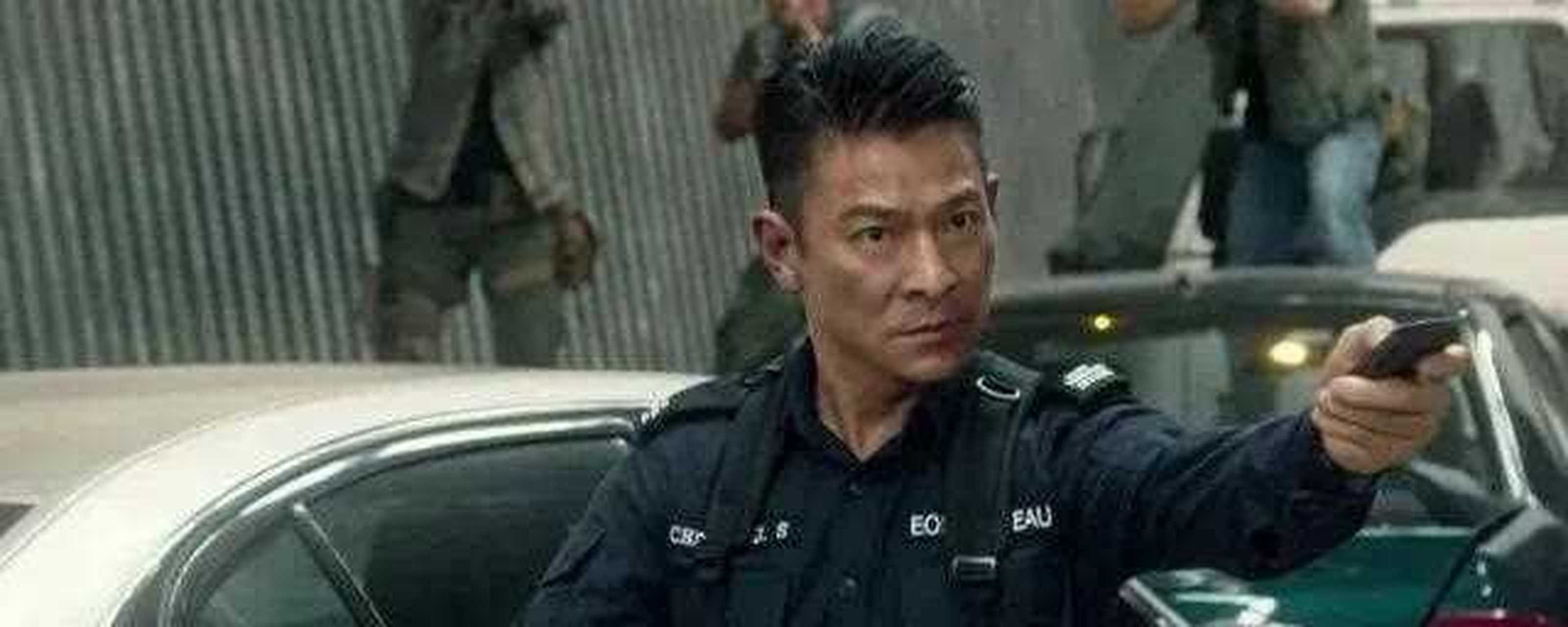 电影《拆弹专家2》,在一场与刘青云吵架的片段中,刘德华在10秒之内,就