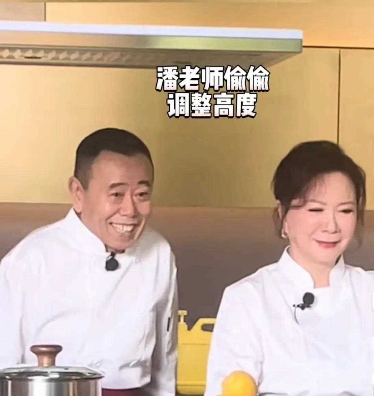 不经意地看了蔡明一眼,发现蔡明一直悄悄地打量他,潘长江突然灵机一动