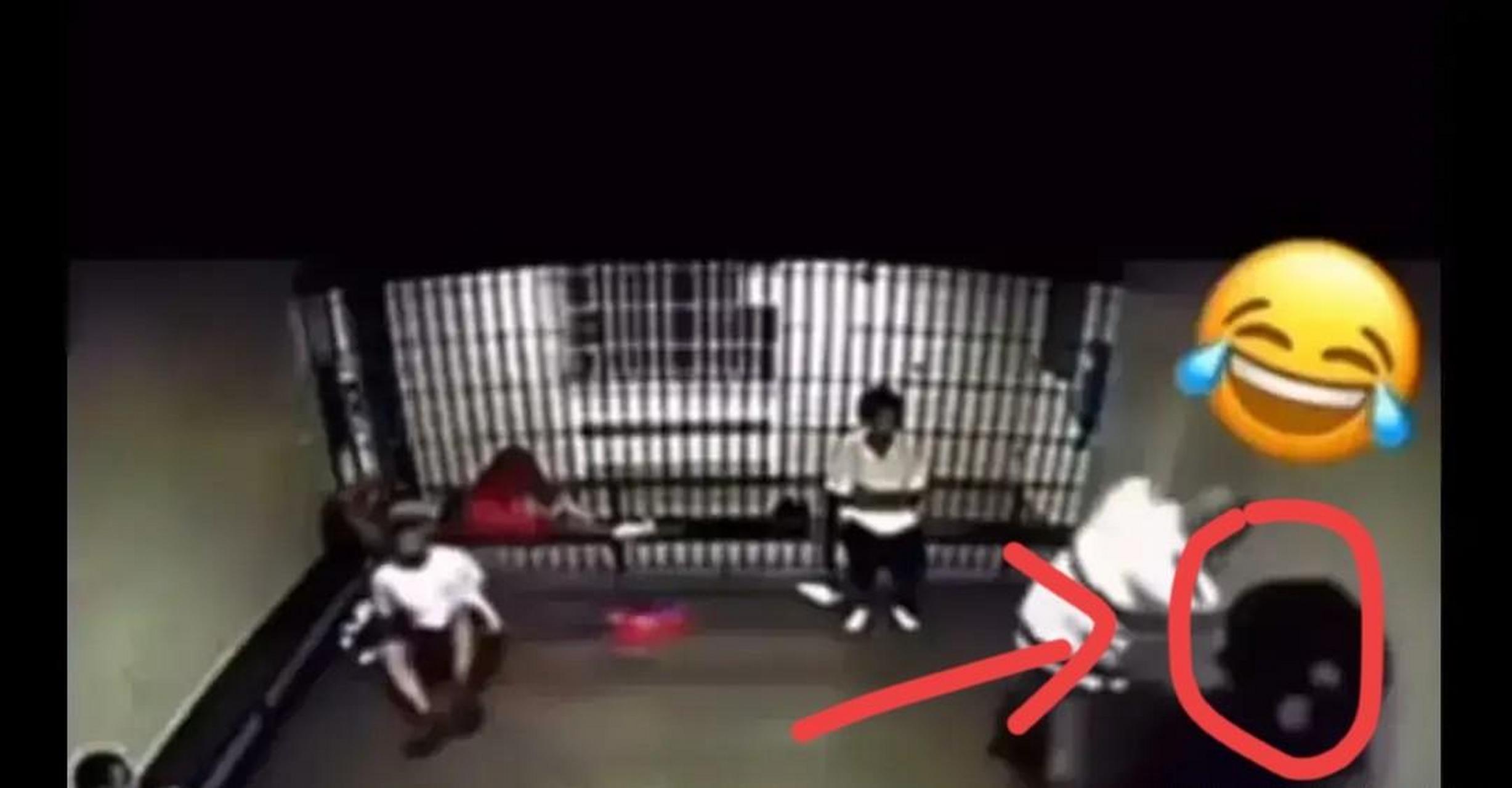 吴亦凡这么快就穿囚服了吗? [捂脸] 看到这一番景象,让我实属感叹!