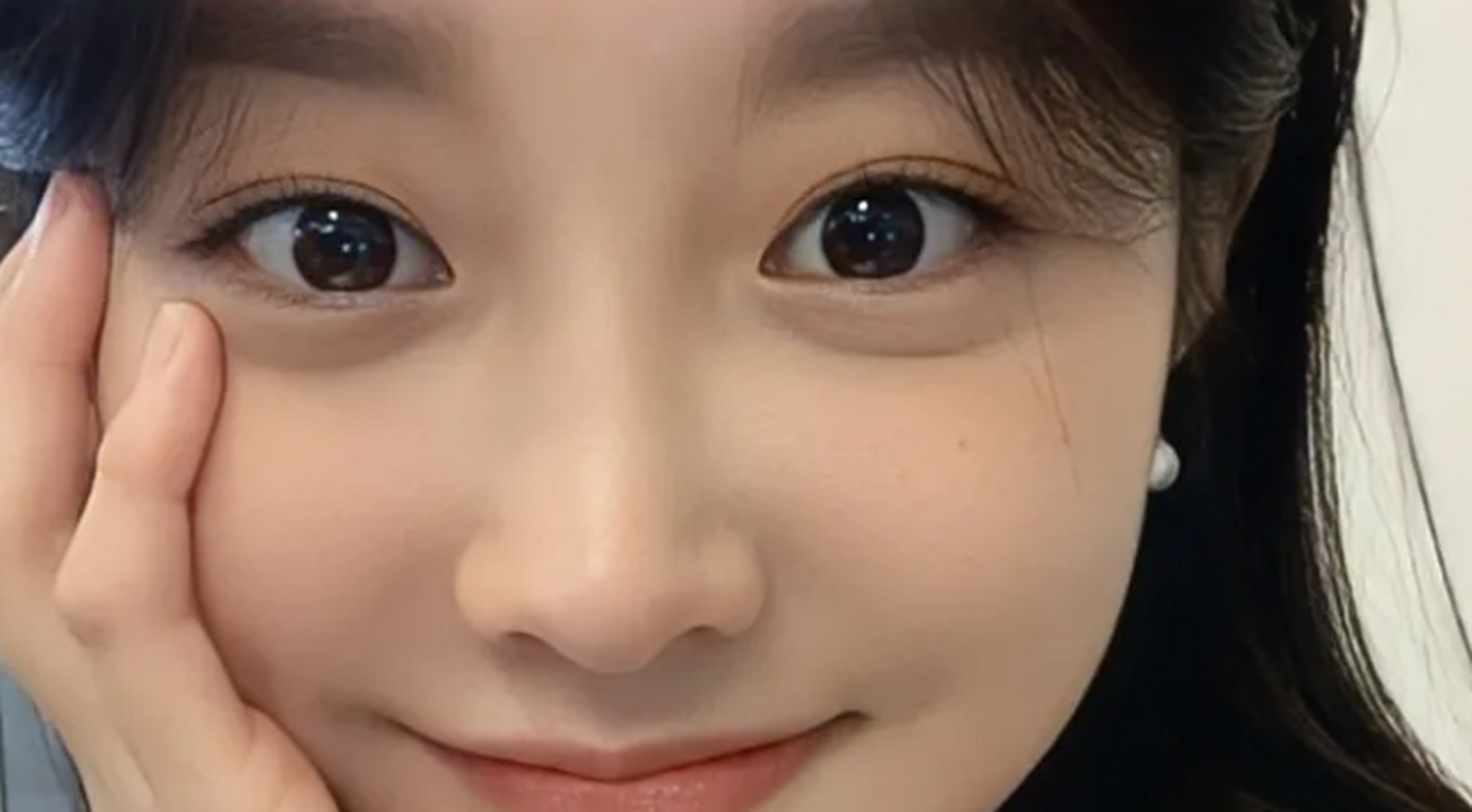 这种平扇形状款式双眼皮,做的小姐姐是最多的,自然搭配脸型