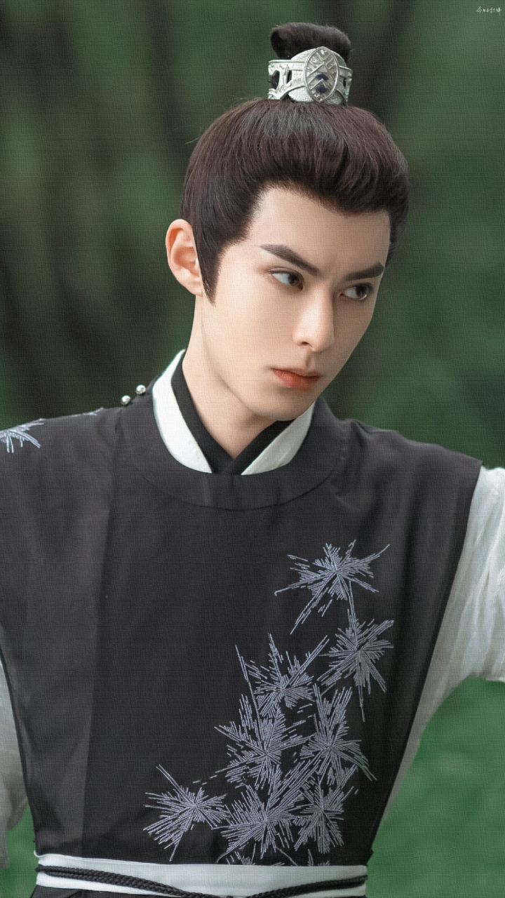 导演评价王鹤棣的肖铎# 吴强谈及选择王鹤棣称,"我们看中的是,属于