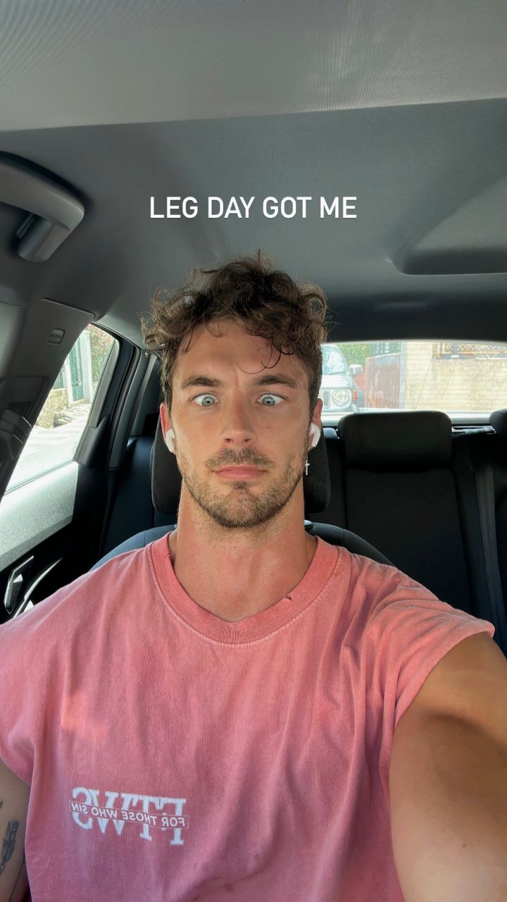christian hogue 斗鸡眼自拍