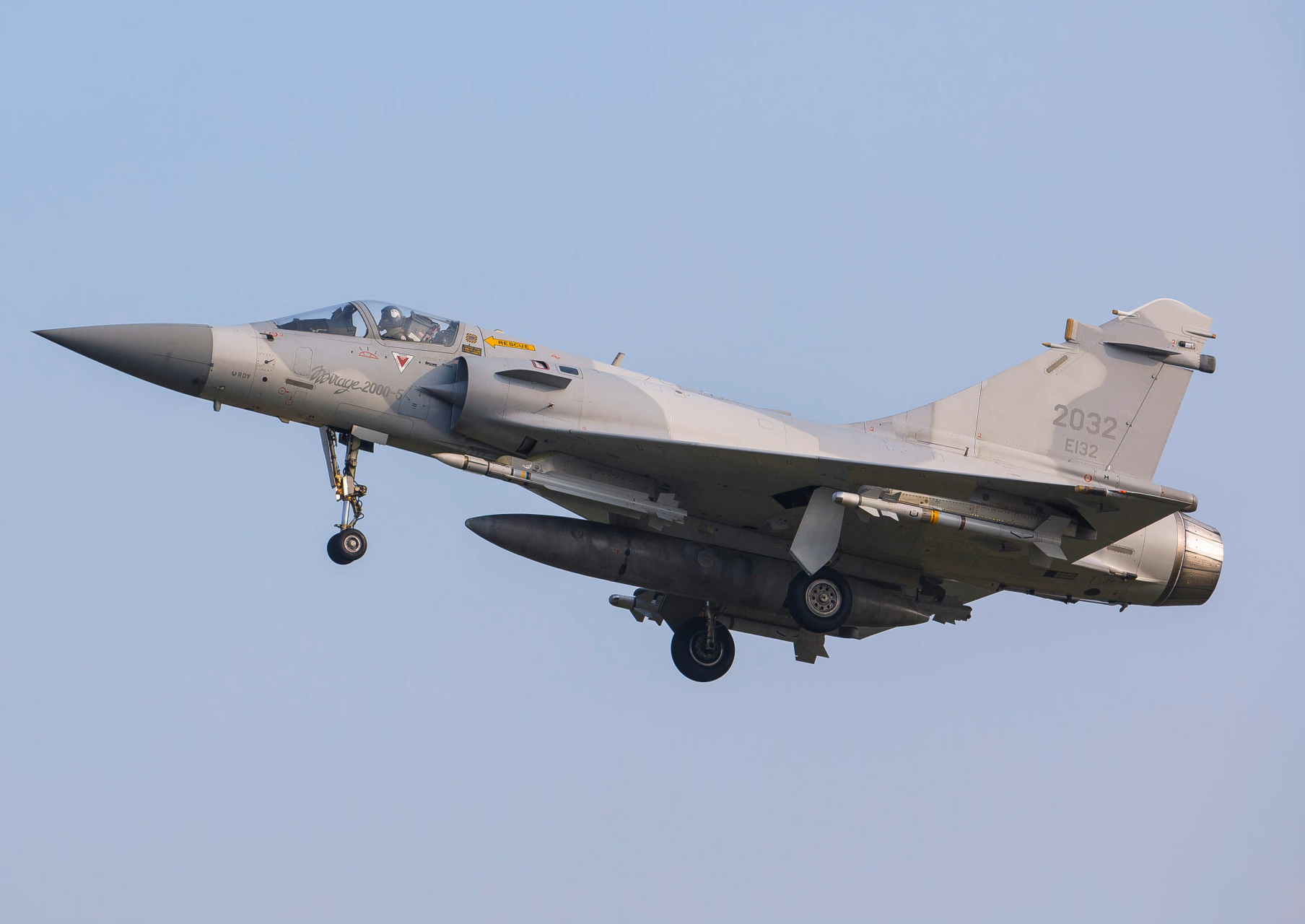 东南某省装备的幻影2000-5战斗机,图片亮点,这些战斗机挂装的魔术2