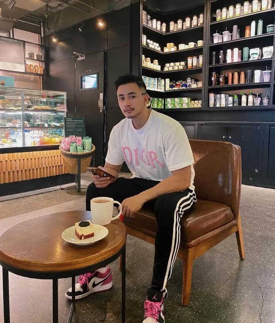 这次介绍的越南男神zind lee,他不只拥有迷人的混血儿脸孔,更是位多才