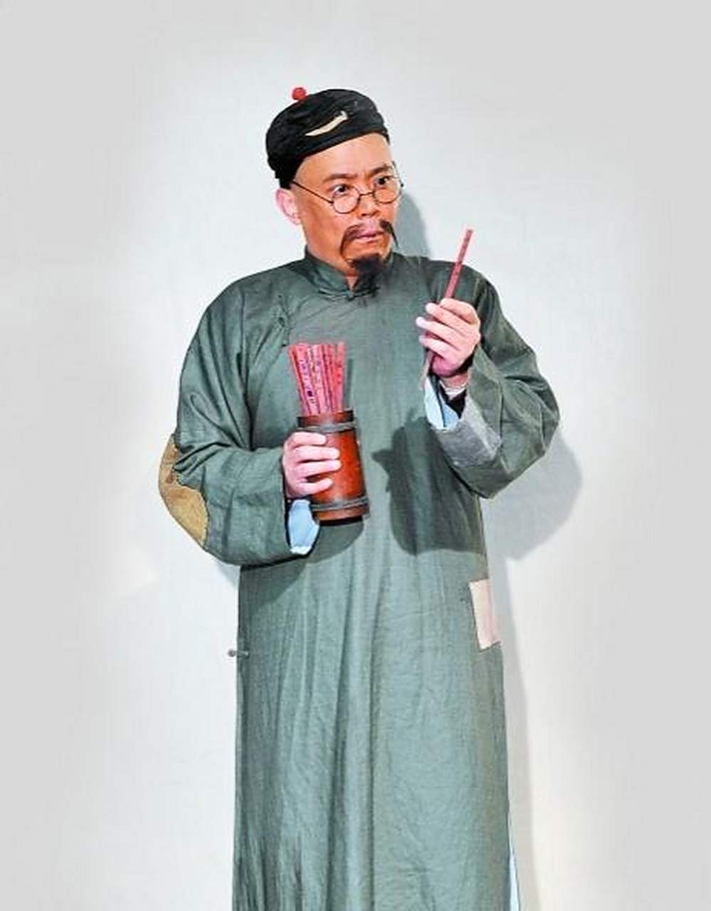 古时候财主家的小妾难产,所有人都束手无策