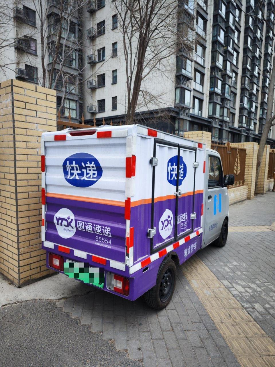 国产汽车我就服五菱宏光,拿它作圆通快递车也太可爱了!