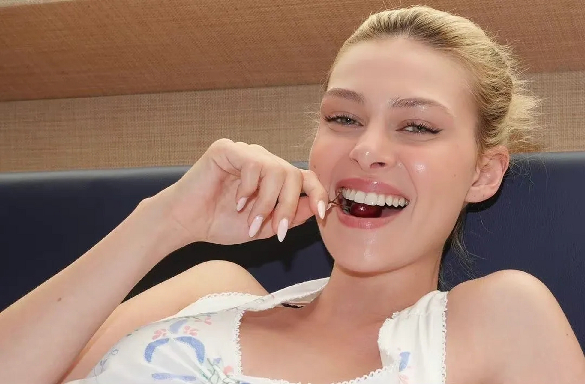 妮可拉·佩尔茨·贝克汉姆拍了一组度假写真!