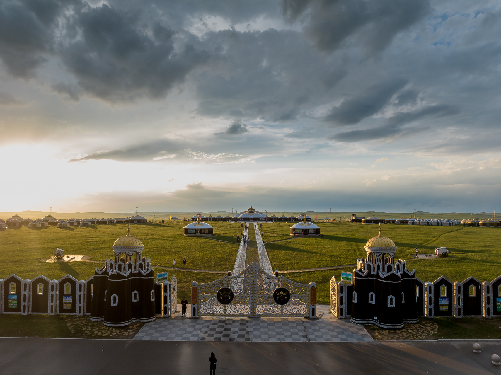 锡林郭勒西乌珠穆沁旗的这个99号公路,应该是下一个网红打卡点了吧?