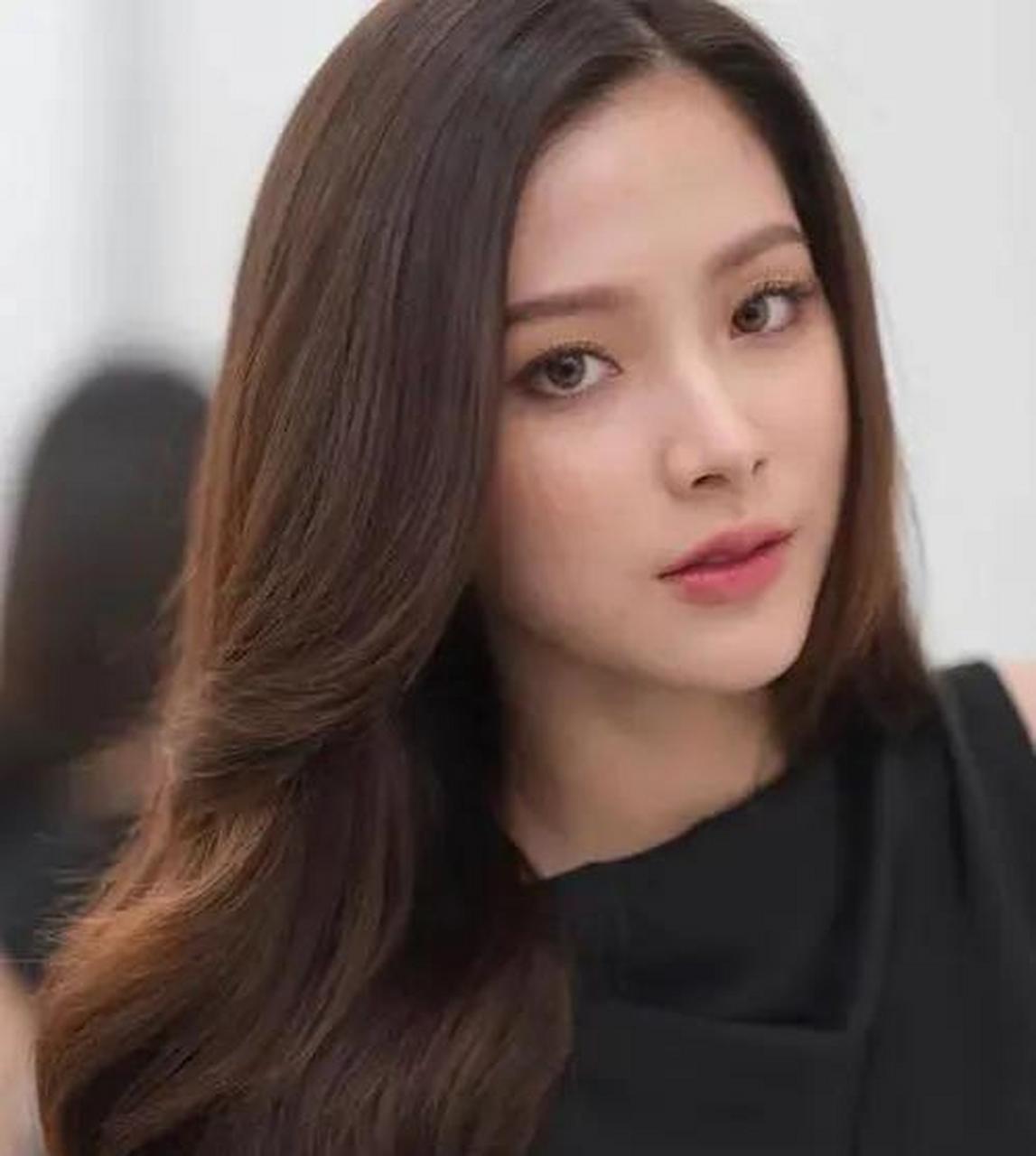 泰国初恋女神"小水"平彩娜,童颜面孔魔鬼身材