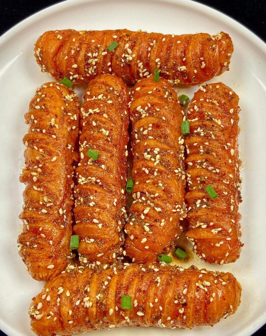 美味的香辣炸火腿肠这样做泰香啦,巨好吃[樱花] 外酥里嫩,香辣过瘾,又