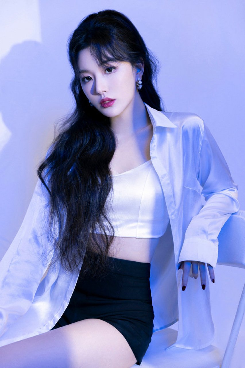 星闻#  孔雪儿蒙面舞王高清生图. 美腿玉足够吸睛!