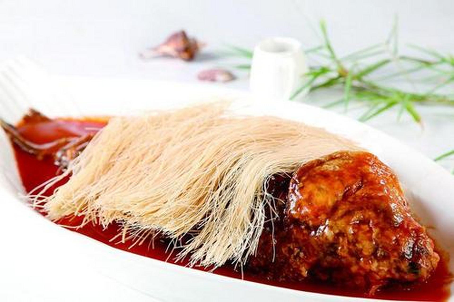 鲤鱼焙面,味道之鲜美,妙在一道菜肴,两种食趣.