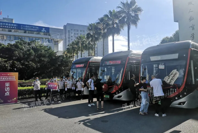 6月16日上午8时多,brt301路公交车从温州大学学院路校区开出,逐站驶向