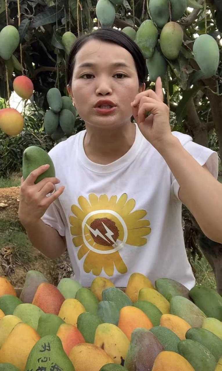 大学的时候,一个同学吃芒果过敏,全身皮肤起红斑,发痒,当时我们寝室的