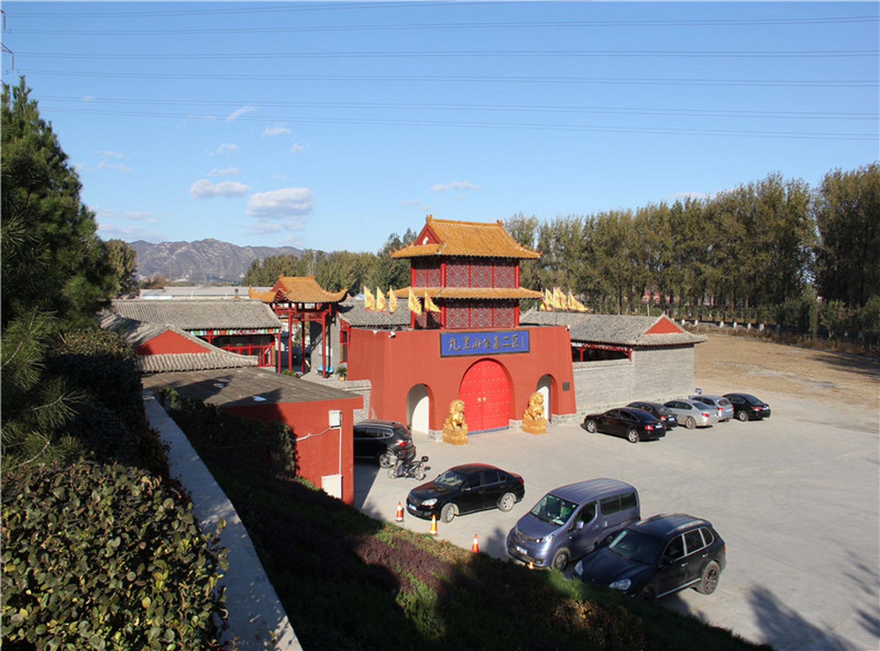 九里山公墓二区有新上的墓碑吗?