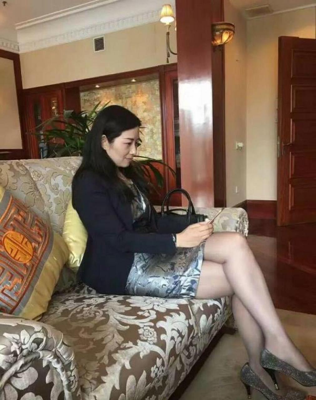 "2001年,来自北京的单身母亲陈海燕,为了试探未来的女婿,用自己的身体