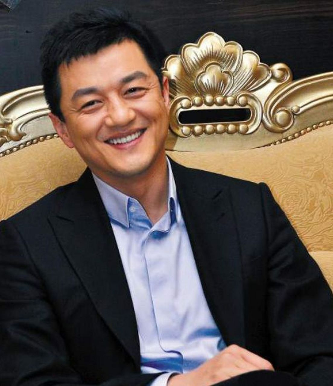 李亚鹏说:我大女儿哪都好,就是学习成绩不好,除了英语70多分以外,所有