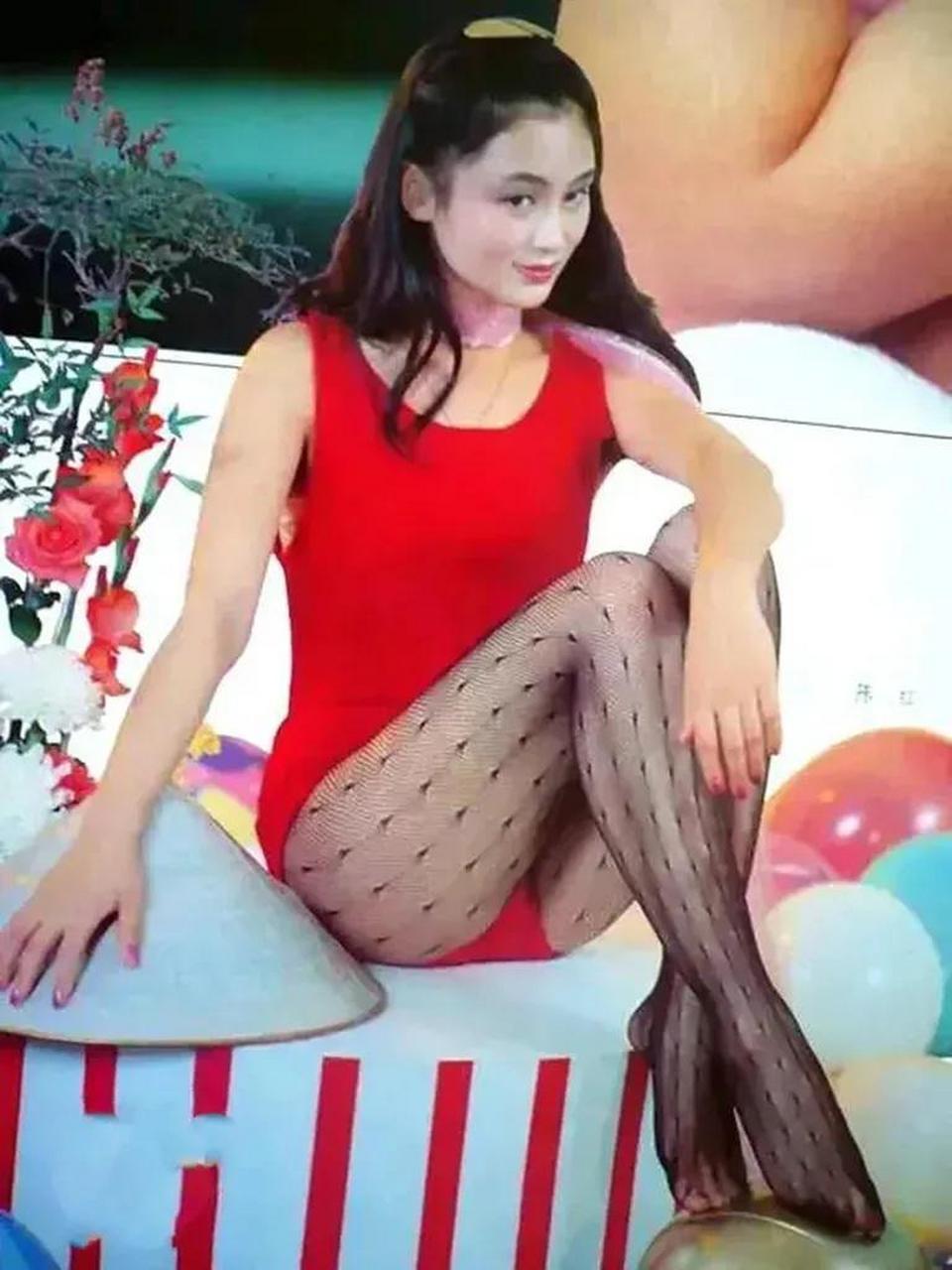 陈红是中国电影界的知名女演员,她的美貌在90年代就已经广为人知.