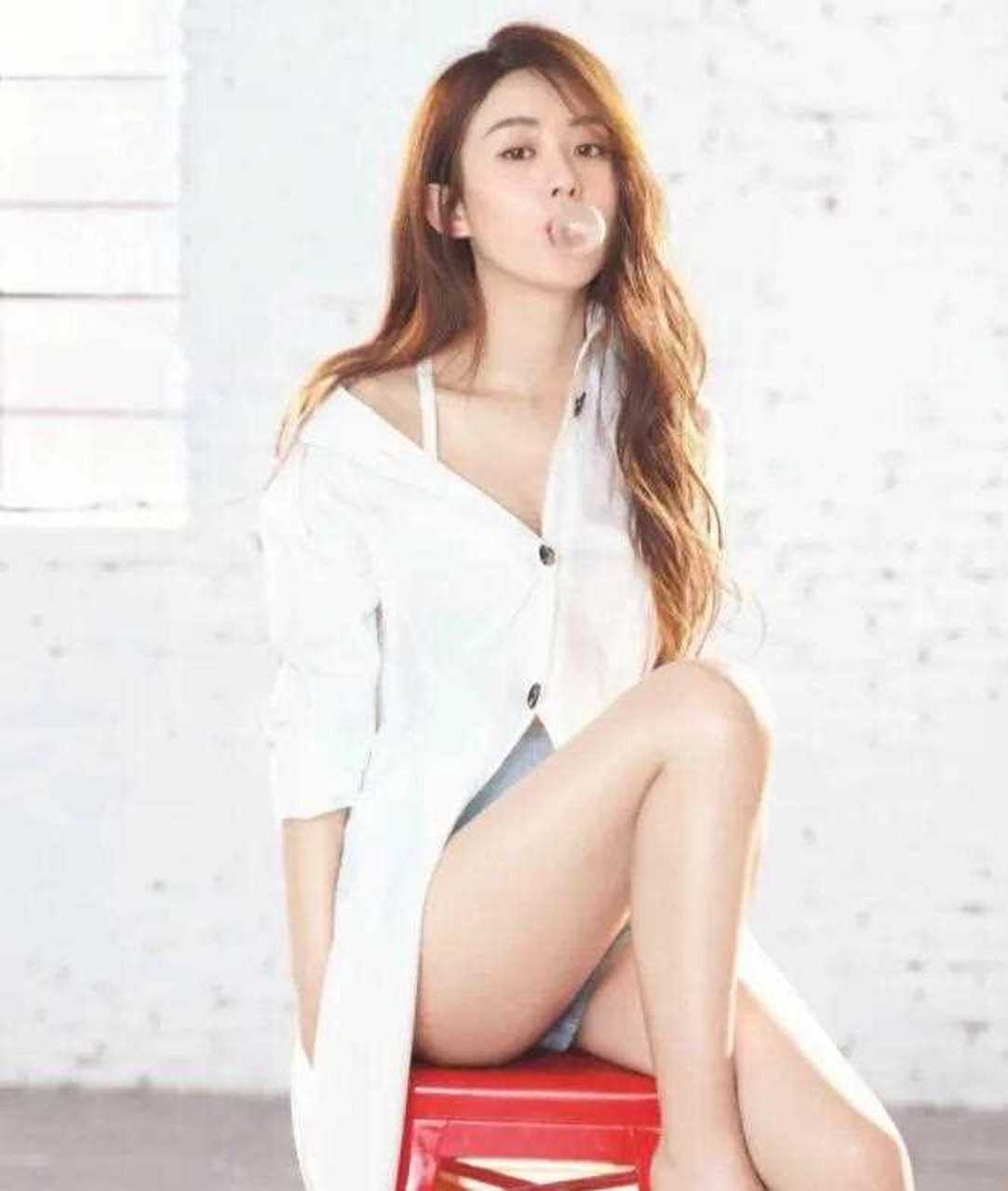 一向严谨的赵丽颖,第一次大胆尝试拍摄比基尼写真集,喜欢颖宝的这组