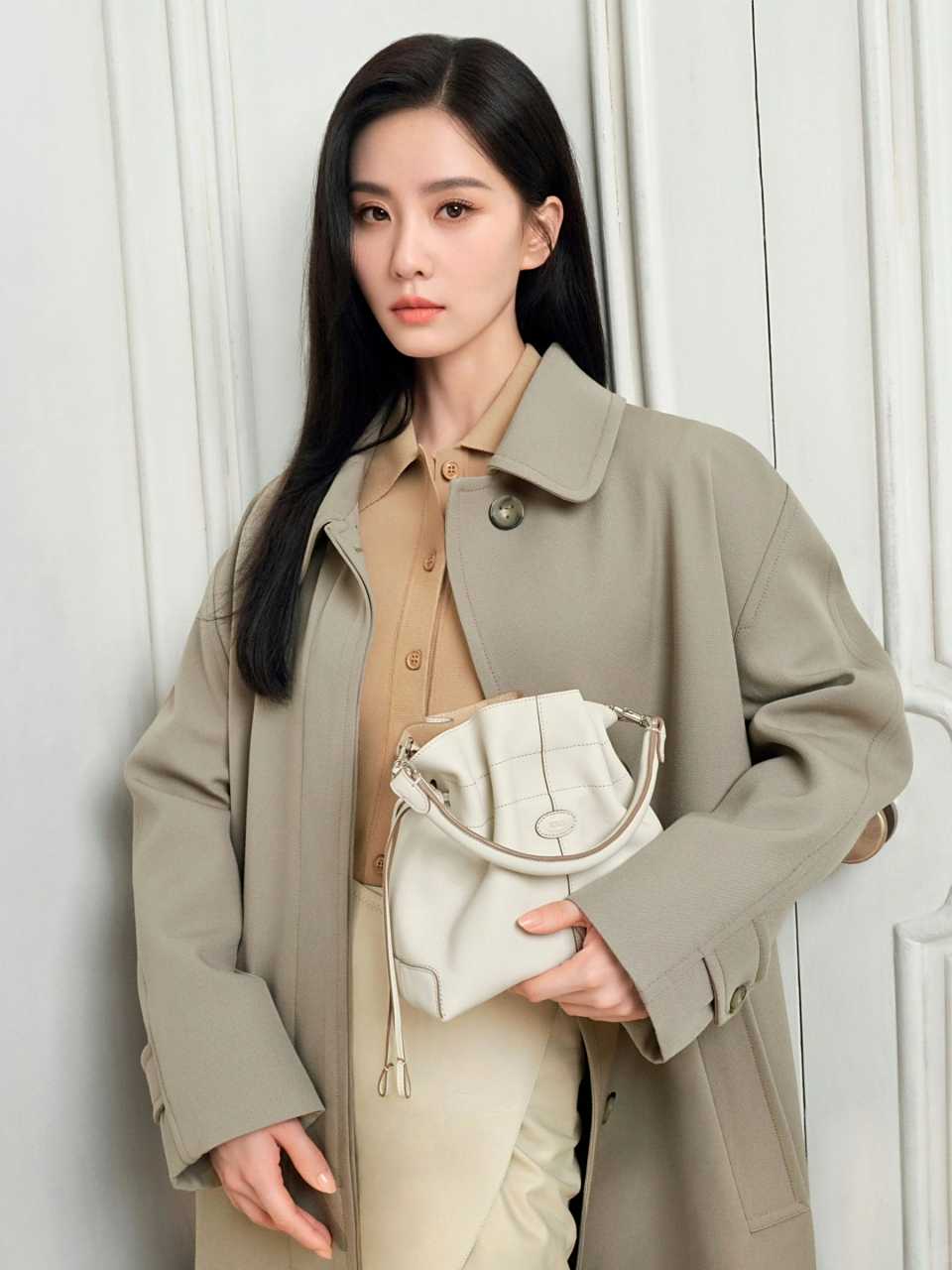 刘诗诗最新大片真的很爱她身上独一份的清冷  刘诗诗出镜tods全新一季