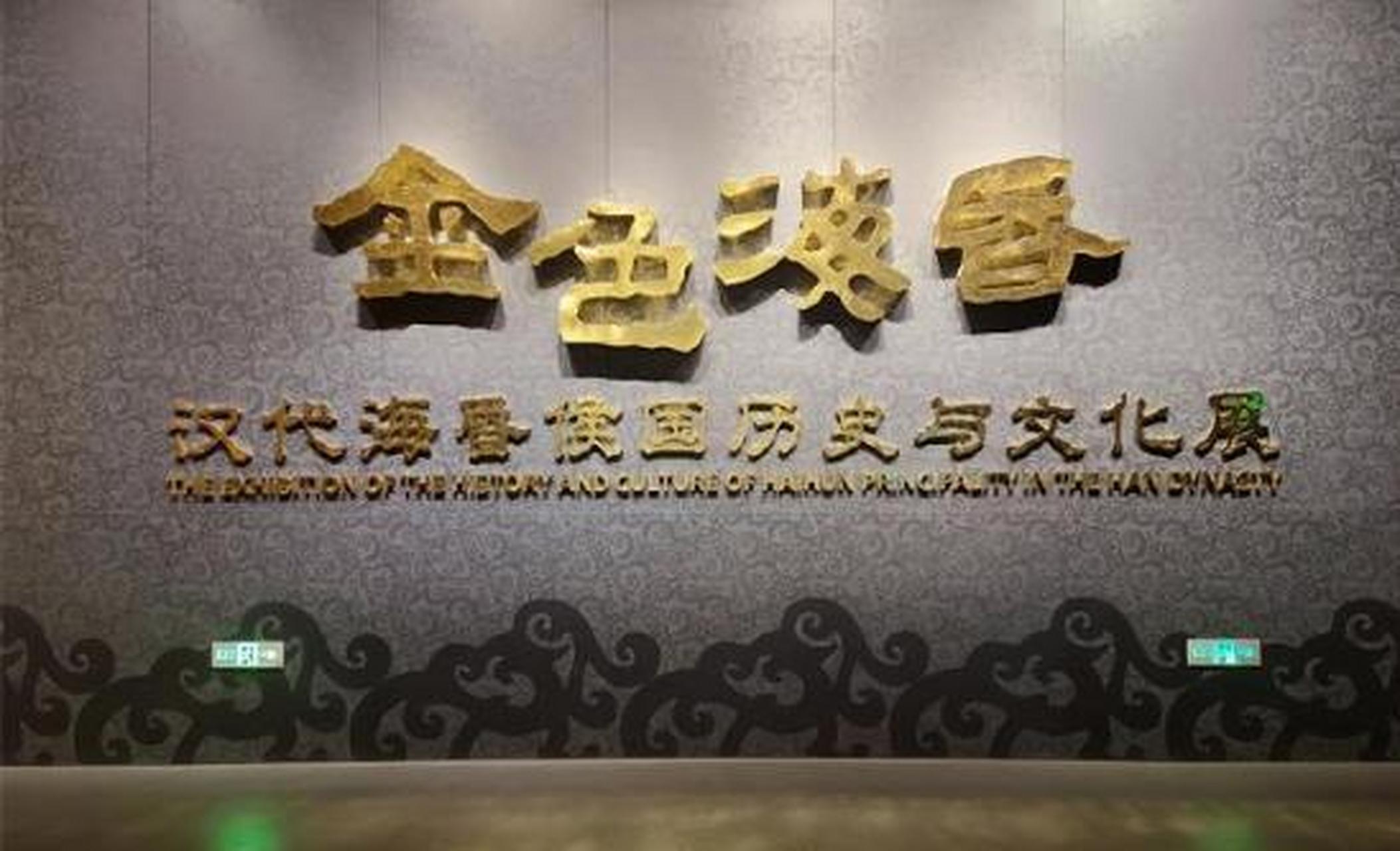 在南昌市大塘坪乡观西村,村民在干活时发现了一对夫妻的古墓,其中一个