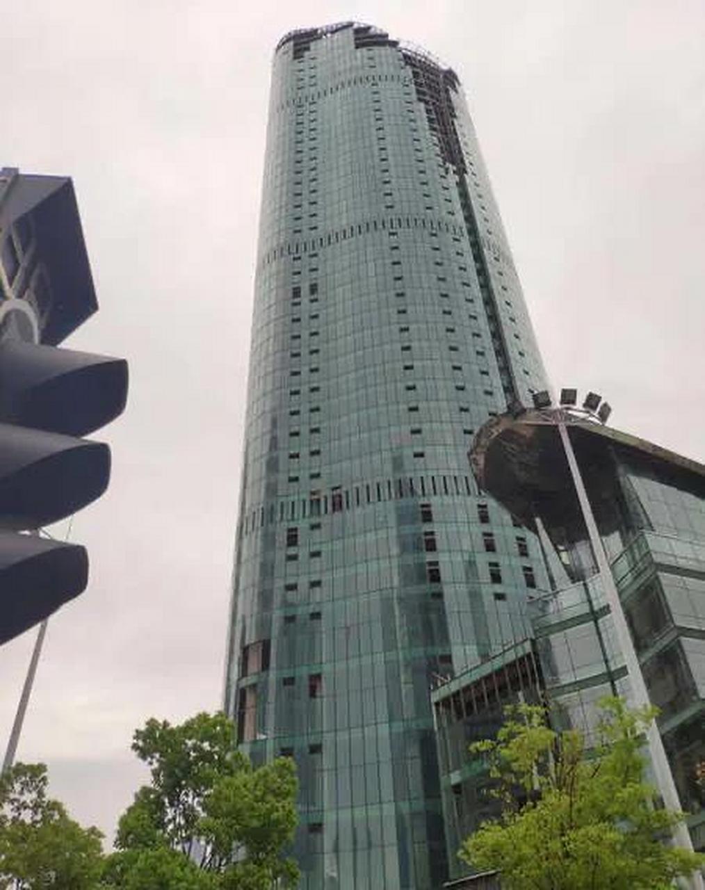 武汉亢龙太子花园酒店二期地面地上46层将以10亿多元拍卖,曾经武汉餐