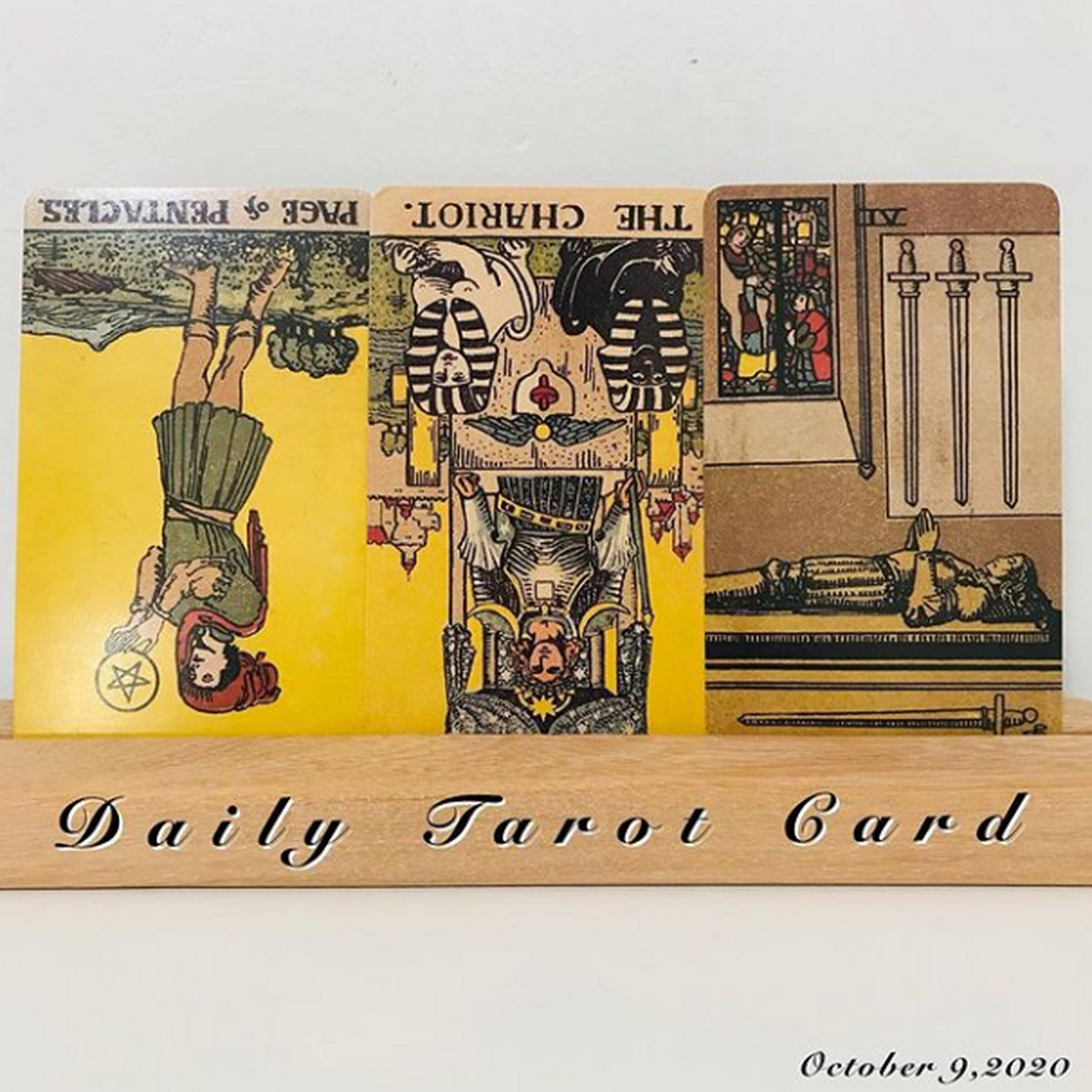 今日塔罗牌:page of pentacles/the chariot/four of swords 周五放