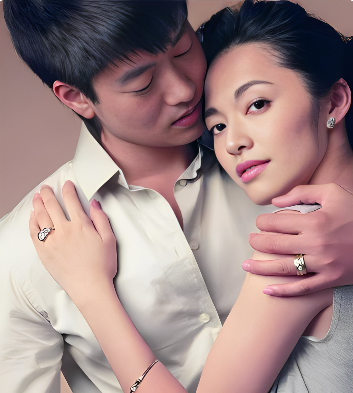 姚晨和凌潇潇离婚!并与曹郁结婚!然而,刚生完孩子!