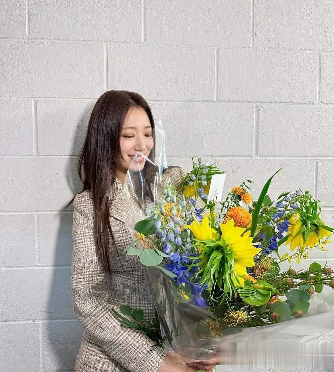 4月,演员朴信惠在自己的instagram上上传了两张照片,没有留下任何评论