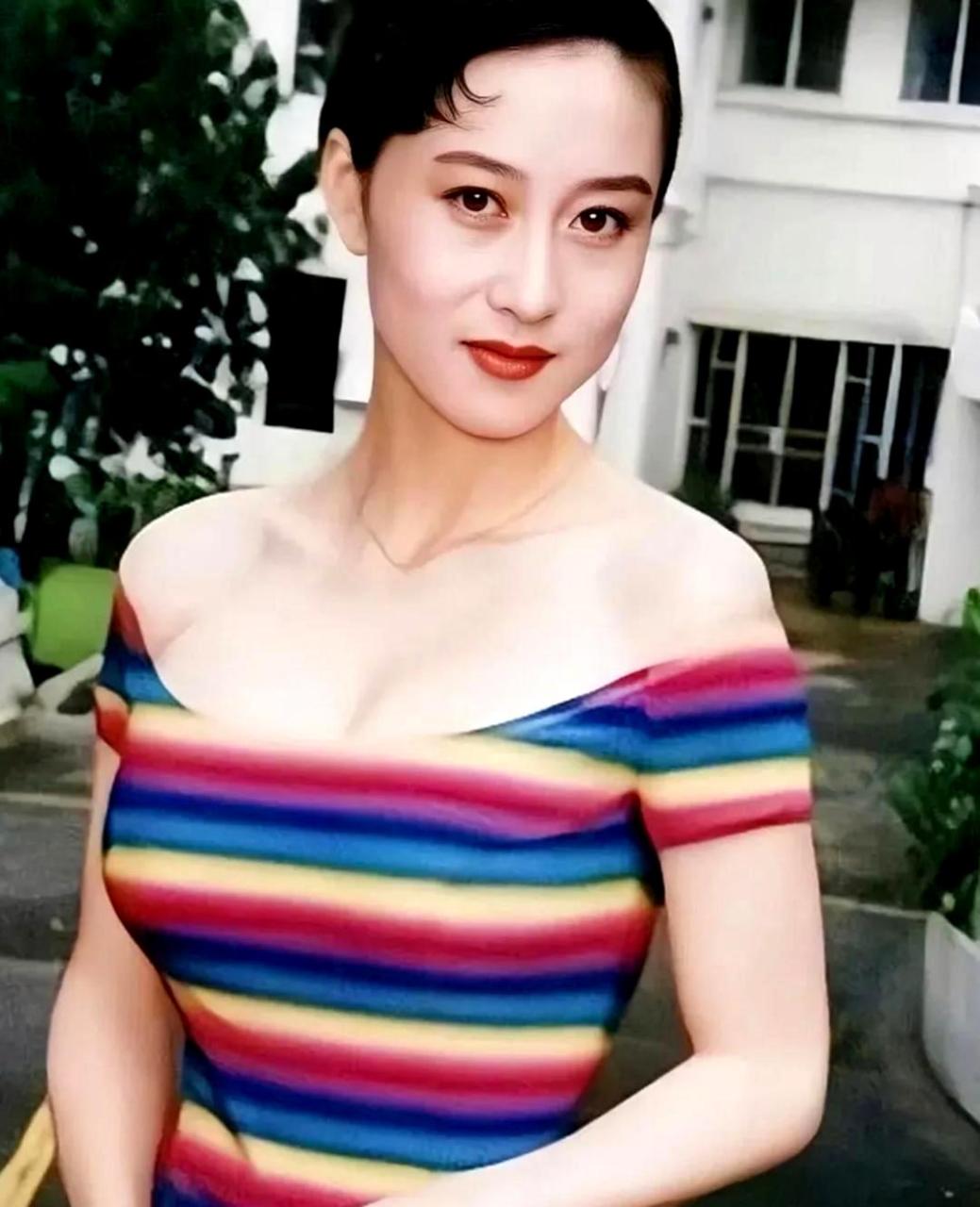 利智年轻时身材超群,无人可比,难怪李连杰为她倾心.