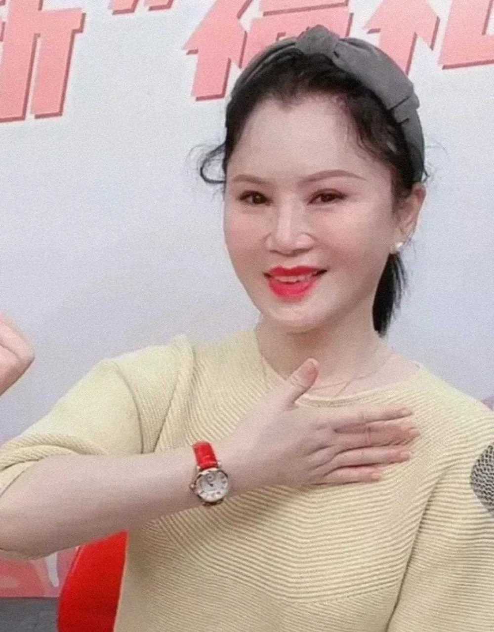 53岁任静,脸也肿了,挤的眼睛快看不见了.[睡觉]