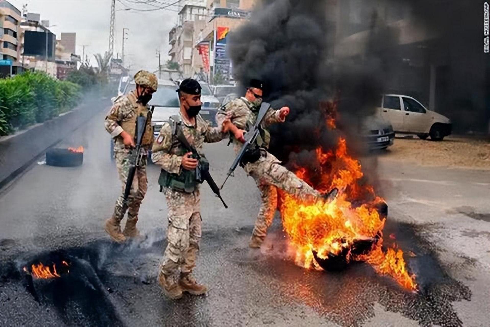 以军四周开战,打击加沙地带和黎巴嫩,美国选择性失明,俄军无视 中东