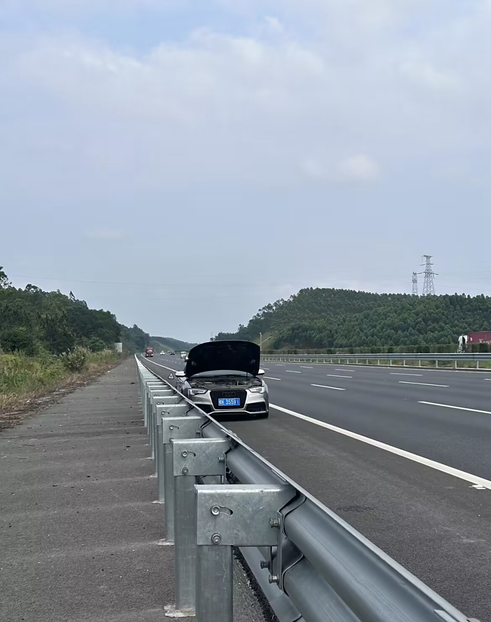 车坏在高速路上了,该怎么报准确位置?