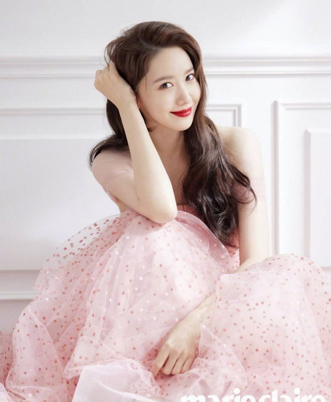 林允儿 x marie claire 韩国12月号封面照|淡雅妆容,水润红唇,冬日的