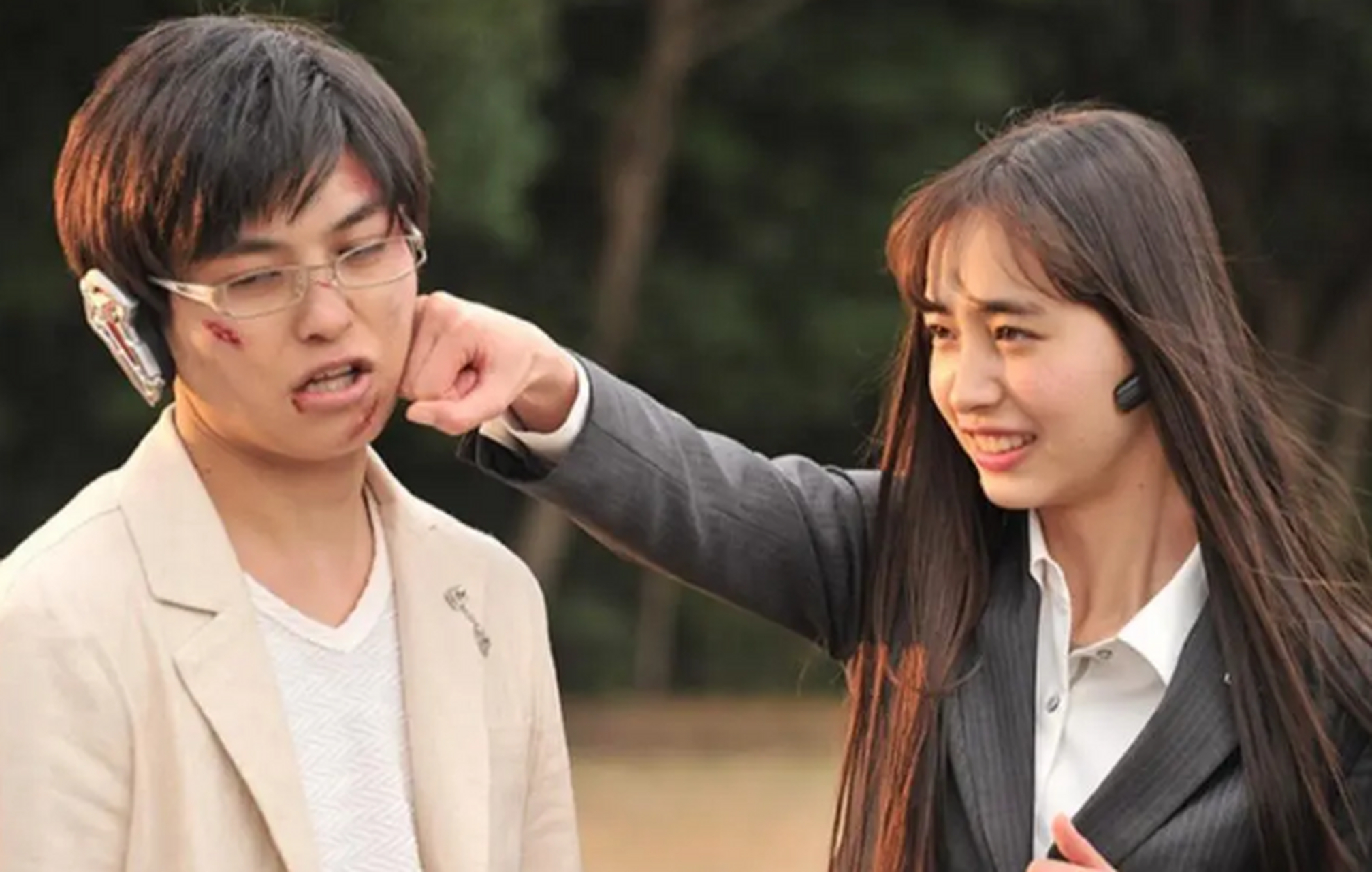 不管从历史地位上还是前期人设方面,刃唯阿都是那种刷新《假面骑士》